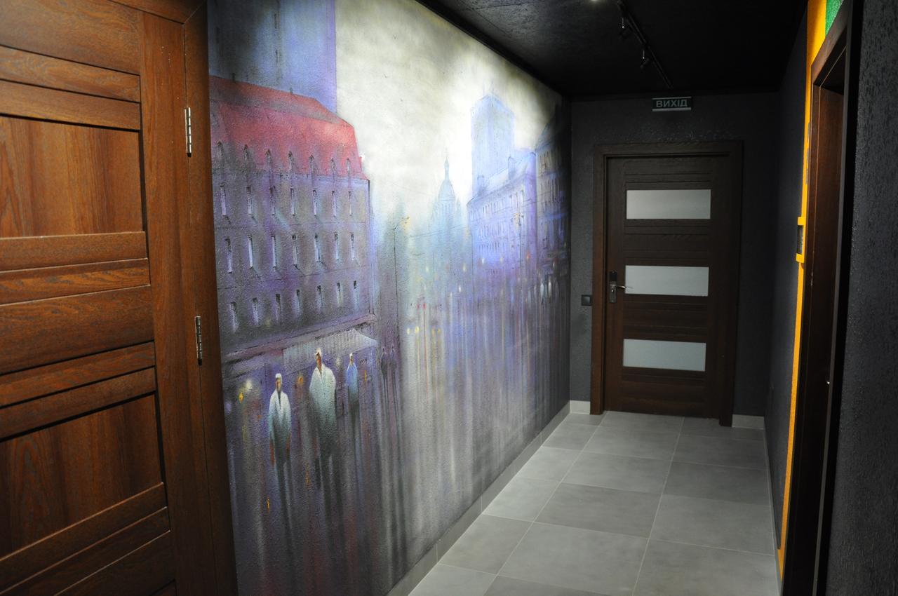 Full House Capsule Hostel Rivne Exterior photo A wall mural in a hotel