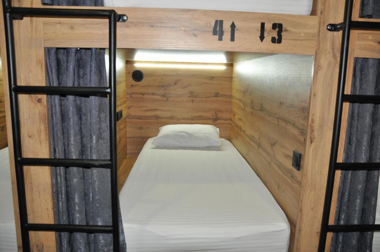 Full House Capsule Hostel Rivne Exterior photo A capsule bed