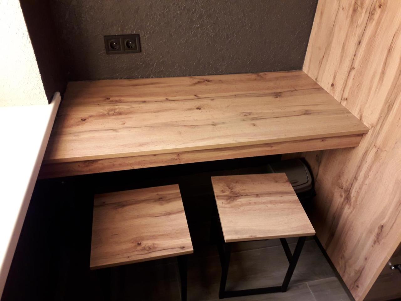 Full House Capsule Hostel Rivne Exterior photo A table made of wood