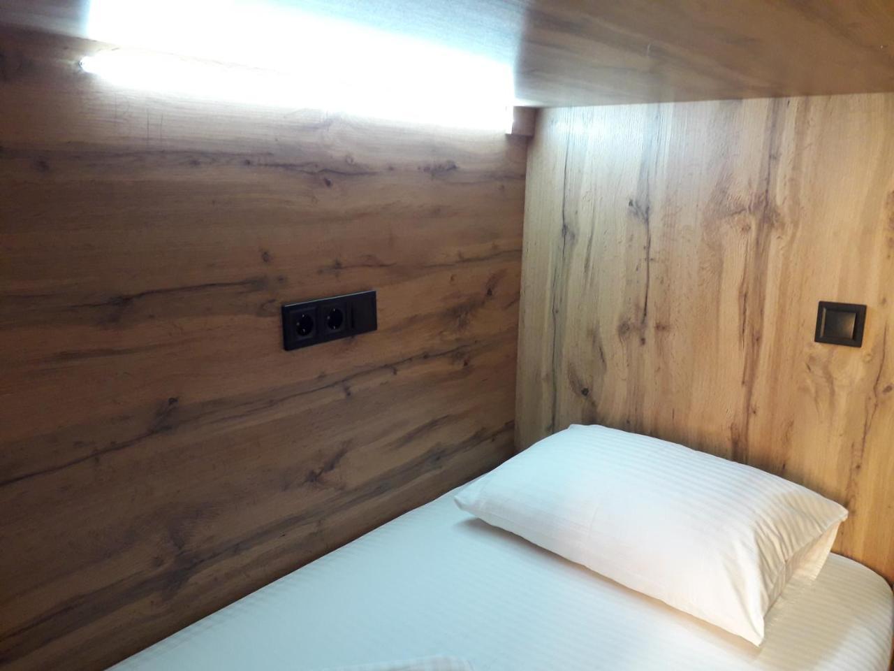 Full House Capsule Hostel Rivne Exterior photo A single bed in a capsule hotel
